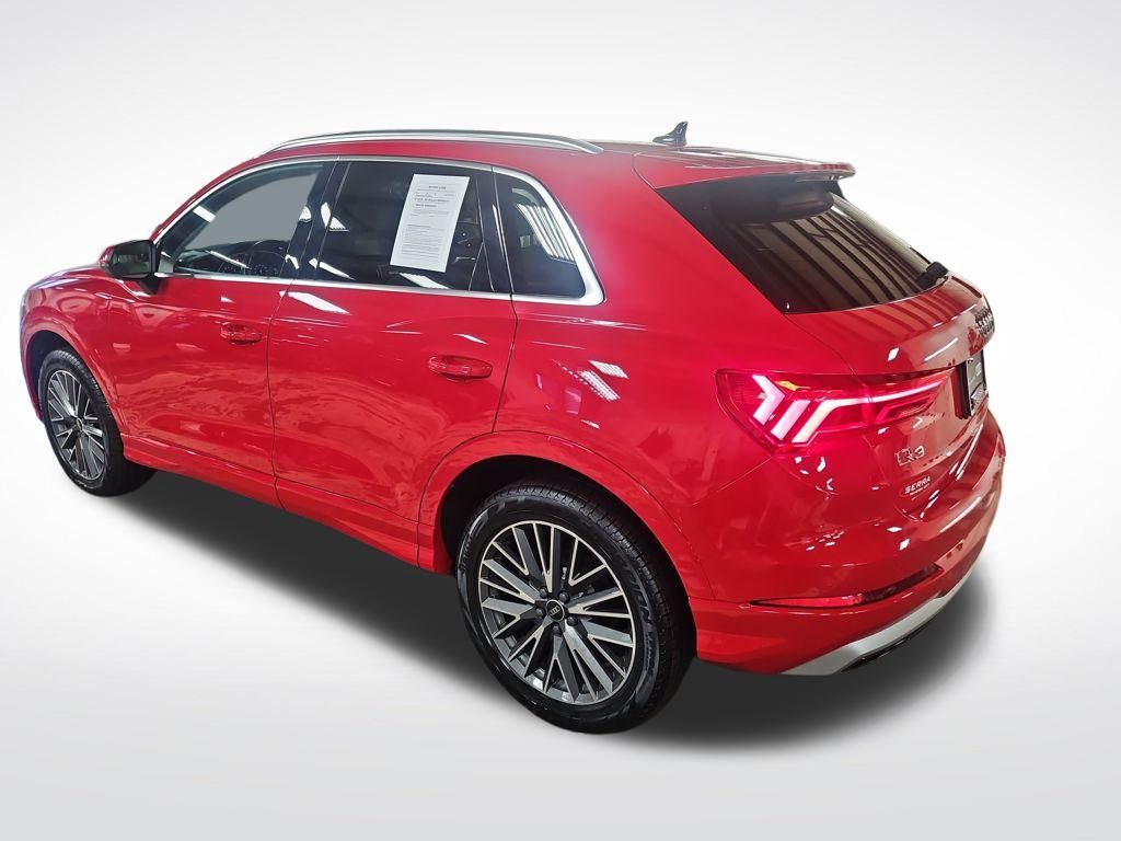 2022 Audi Q3 Premium photo 3