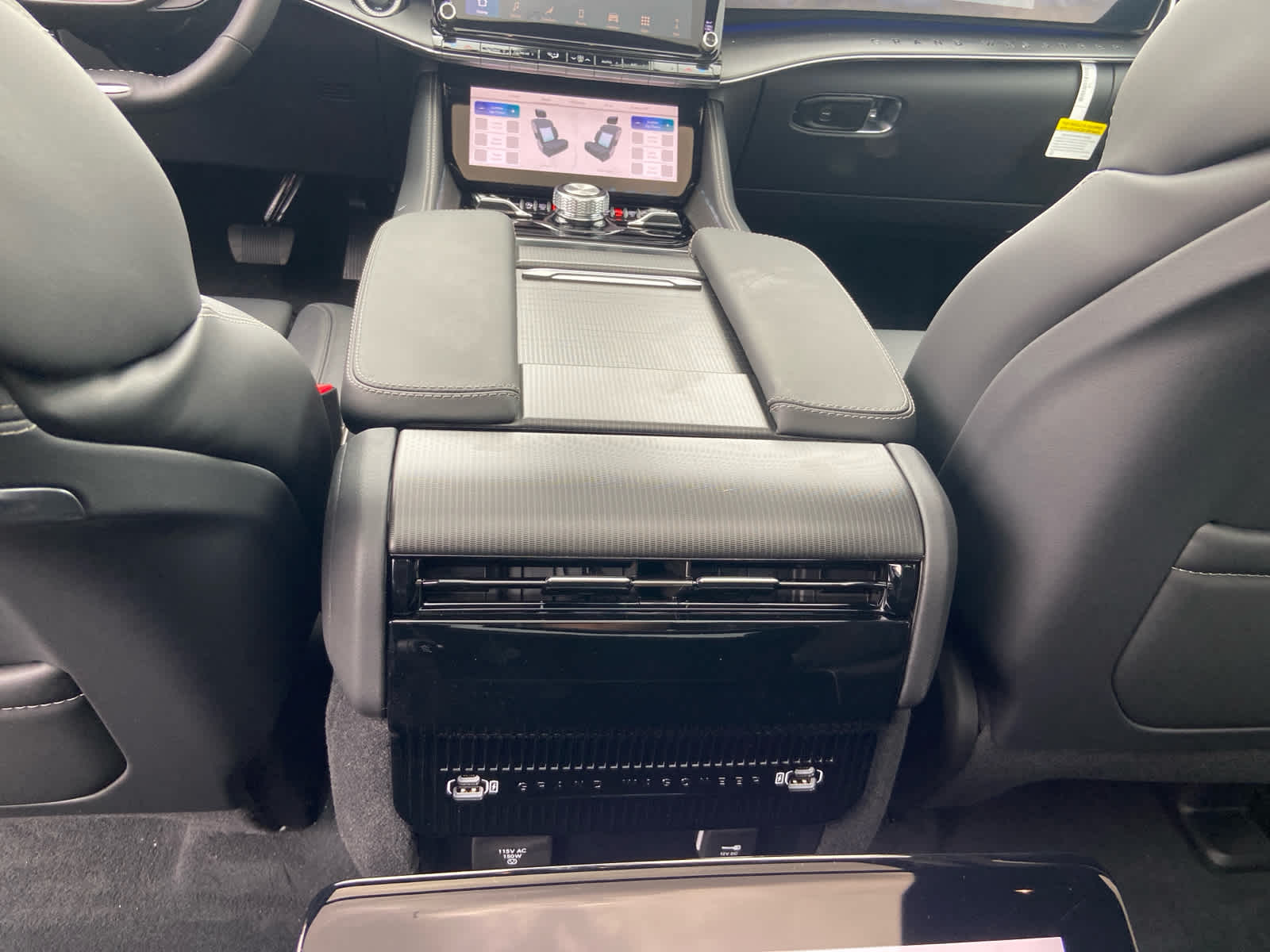 2025 Jeep Grand Wagoneer L II Obsidian photo 12