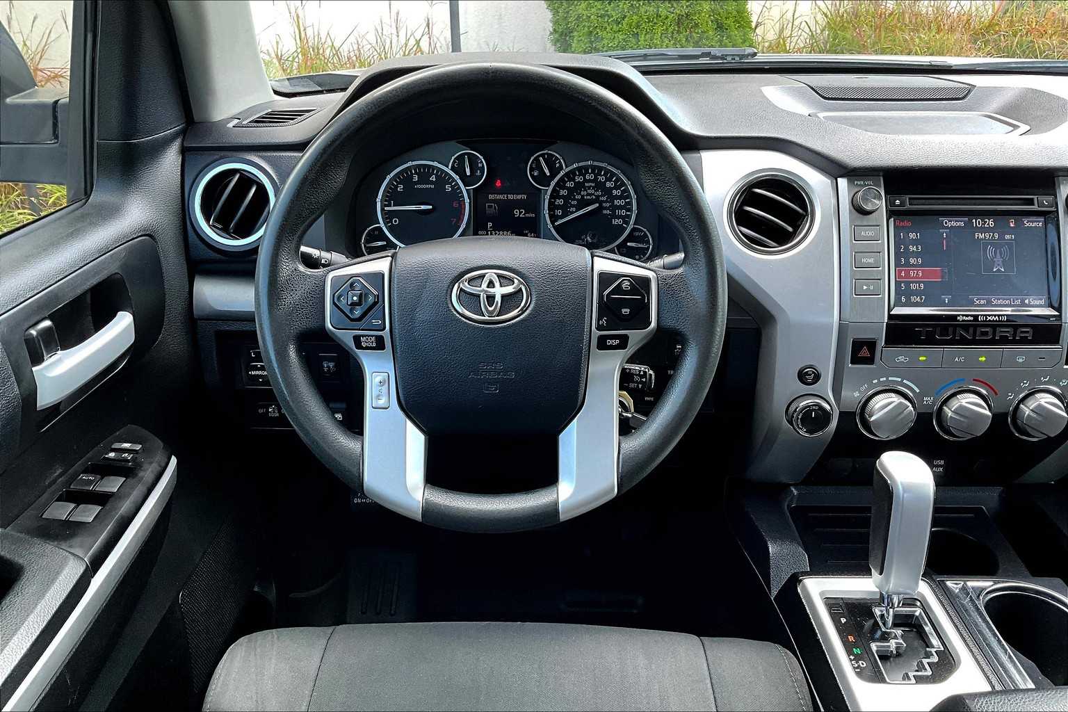 2017 Toyota Tundra SR5 photo 5