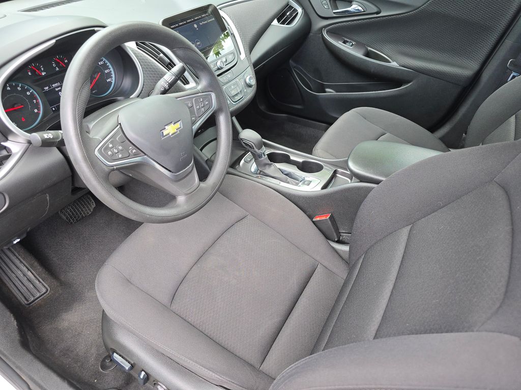 2023 Chevrolet Malibu LS photo 9