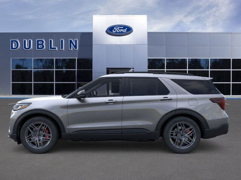 2025 Ford Explorer ST photo 2