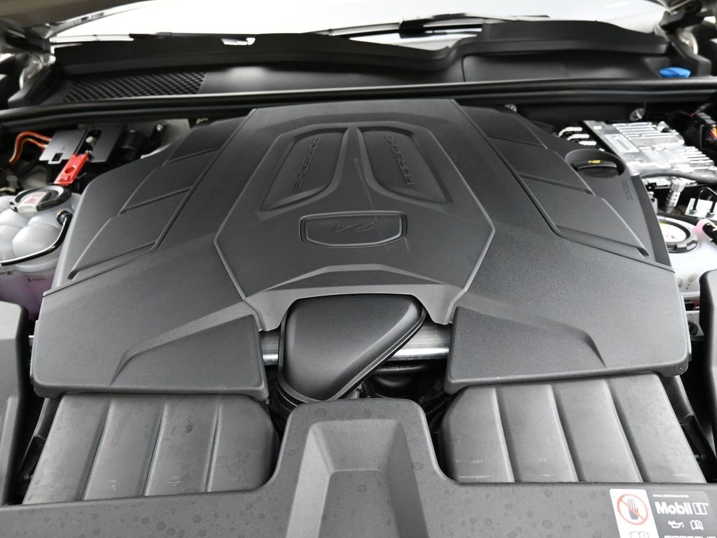 2025 Porsche Cayenne E-Hybrid S photo 18