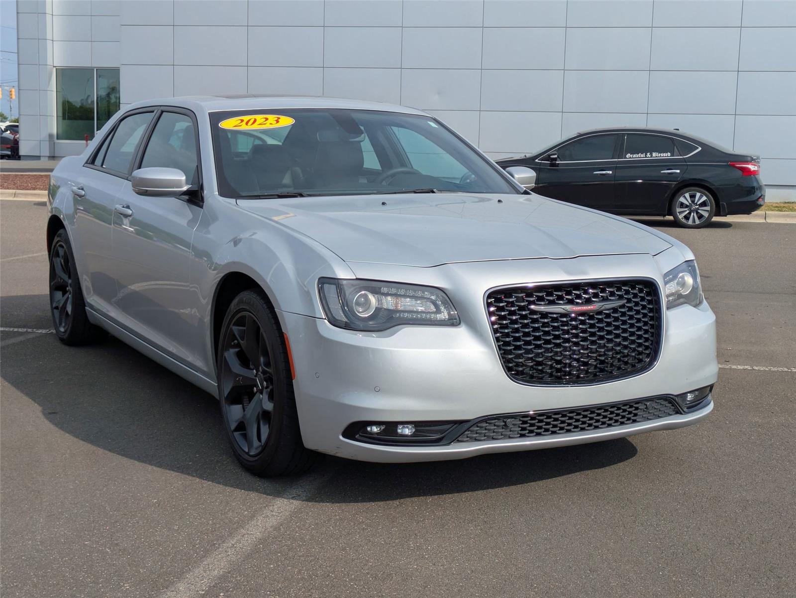 2023 Chrysler 300 photo 4