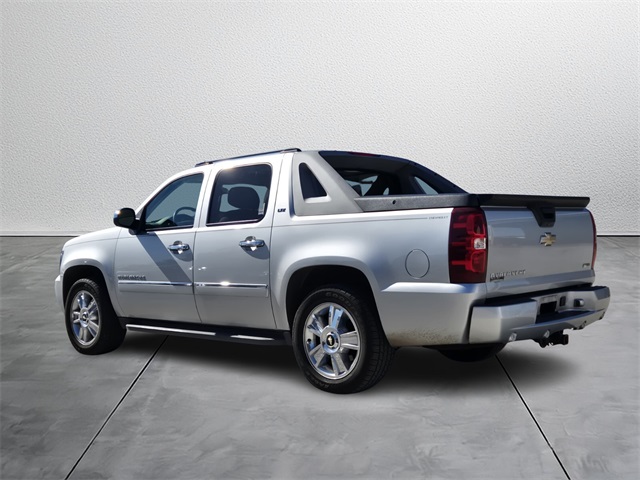 2010 Chevrolet Avalanche LTZ photo 3