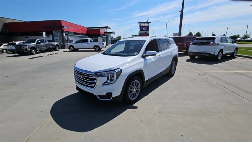 2023 Gmc Terrain SLT photo 2