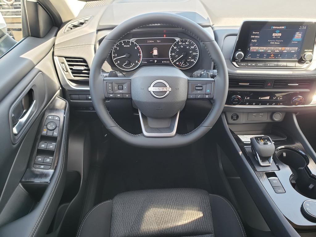 2026 Nissan Rogue SV photo 8