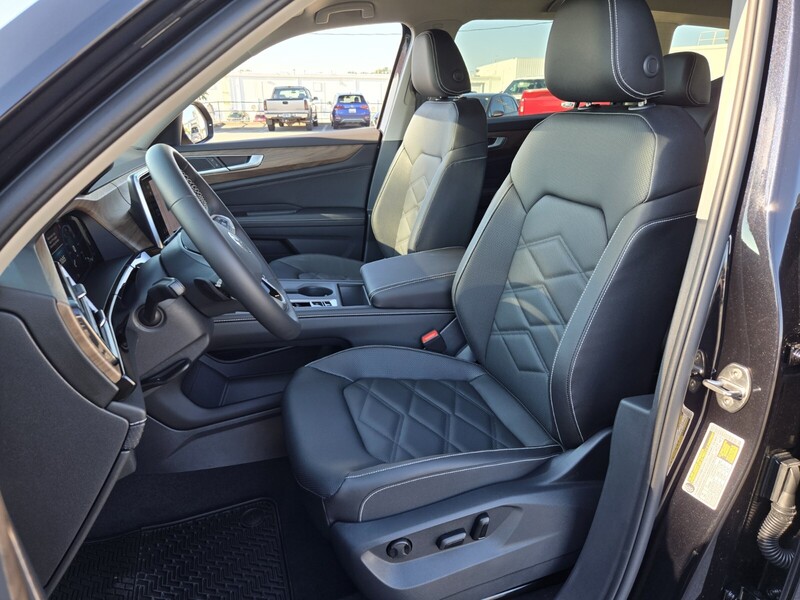 2026 Volkswagen Atlas SE photo 2