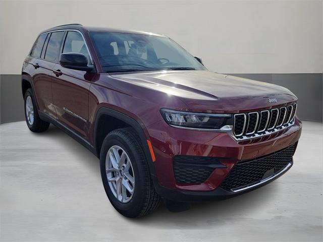 2025 Jeep Grand Cherokee Laredo photo 4