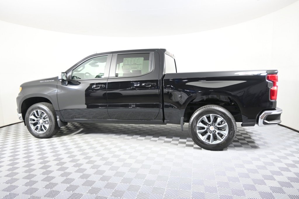 2025 Chevrolet Silverado 1500 LT photo 3