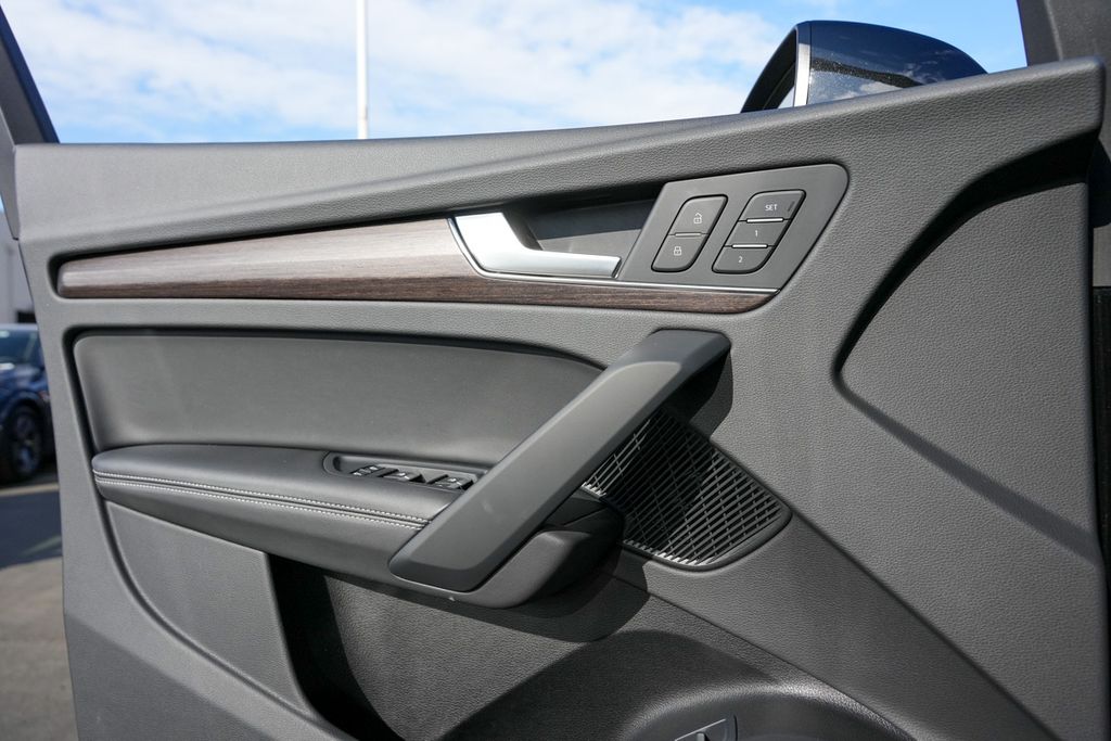 2022 Audi Q5 40 Premium Plus photo 12