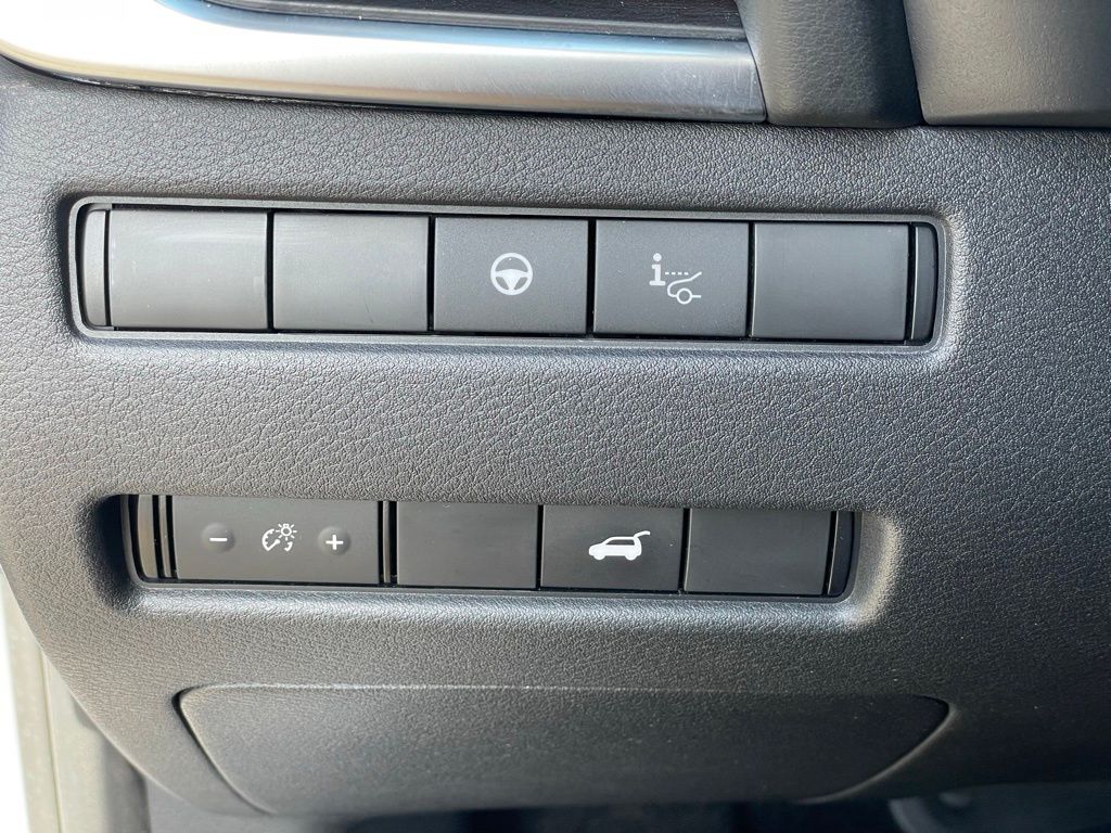 2023 Nissan Rogue Platinum photo 13