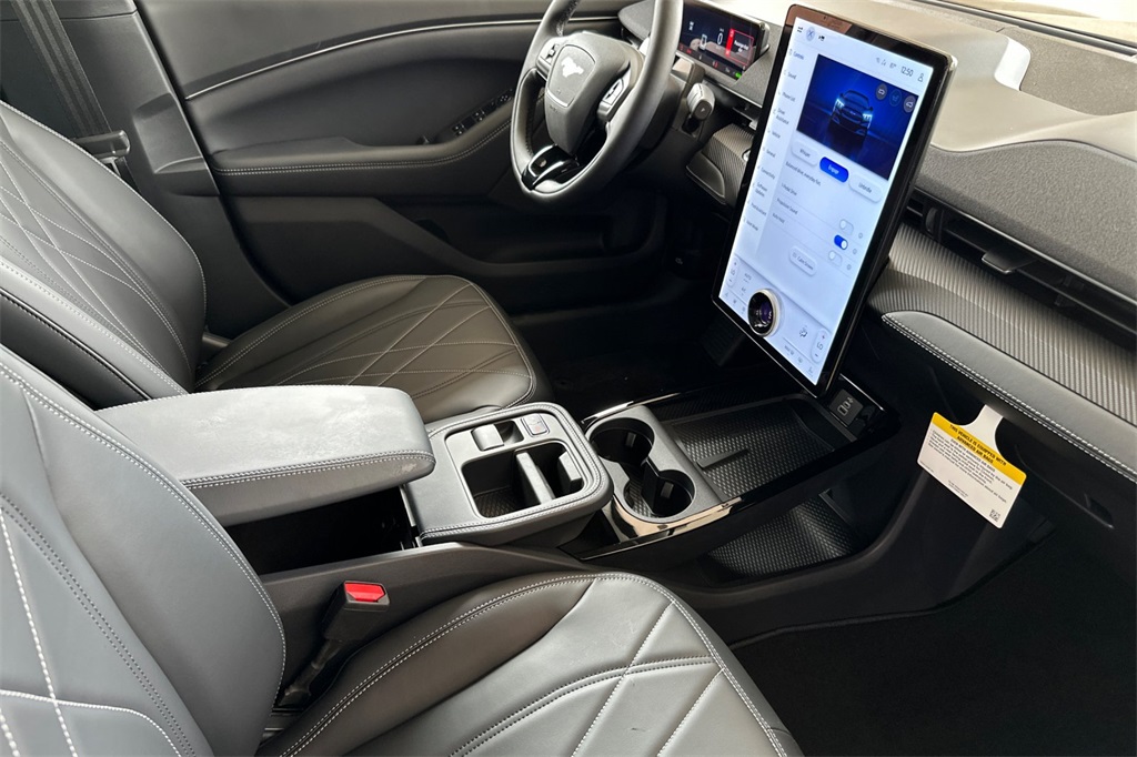 2025 Ford Mustang Mach-E Select photo 13