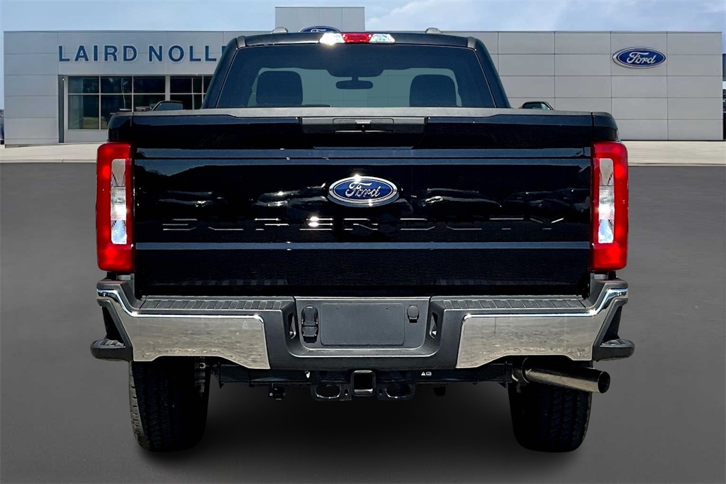 2025 Ford F-350 XLT photo 4