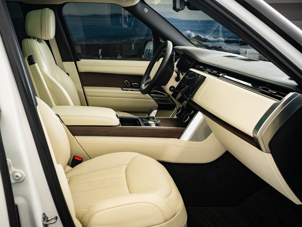 2022 Land Rover Range Rover SE photo 19