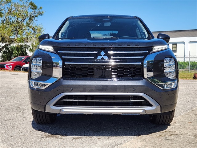 2025 Mitsubishi Outlander SE photo 2