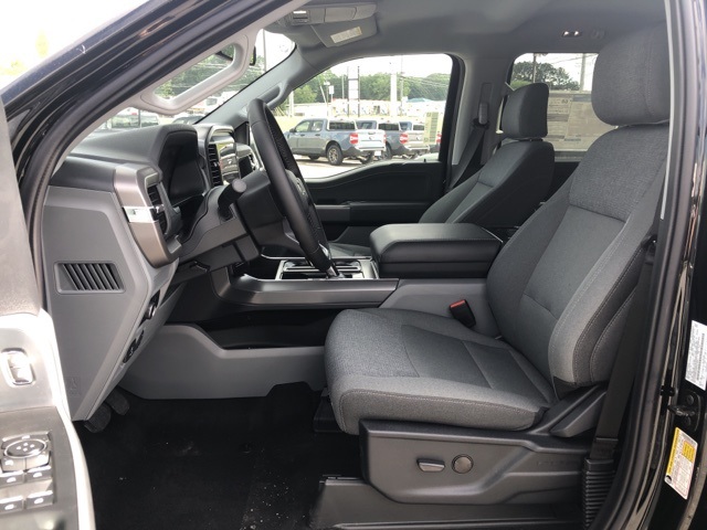 2025 Ford F-150 Lightning XLT photo 11