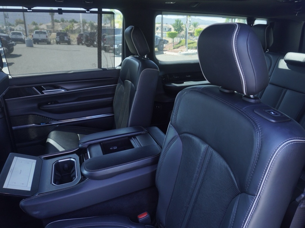 2024 Jeep Grand Wagoneer L II Obsidian photo 19