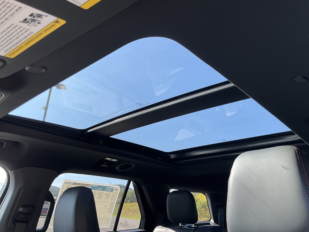2025 Ford Explorer ST-Line photo 4