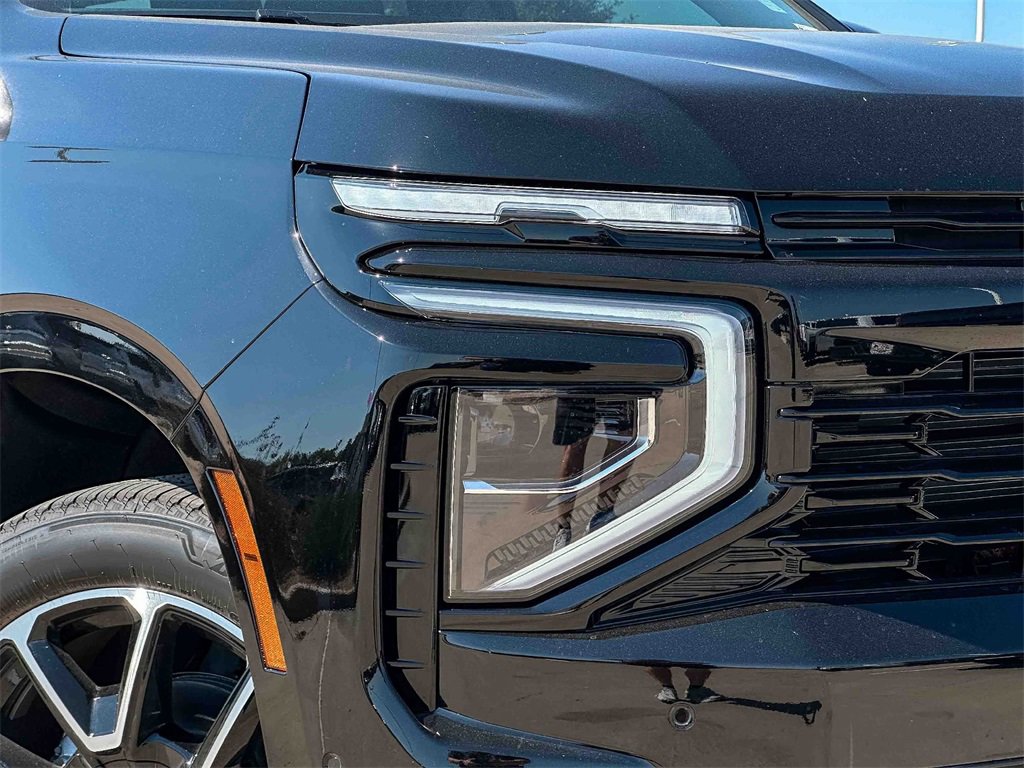 2026 Chevrolet Suburban RST photo 4