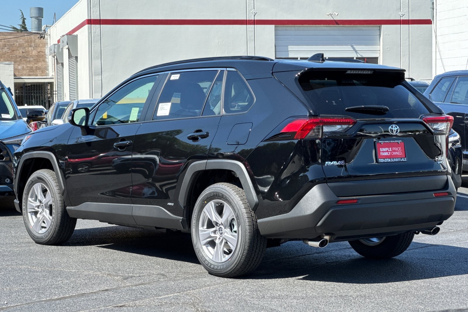 2025 Toyota RAV4 Hybrid XLE photo 6