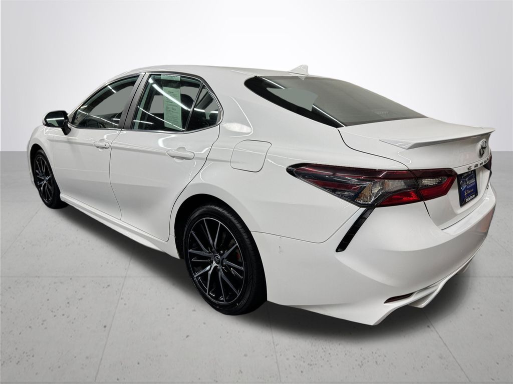 2021 Toyota Camry SE photo 3