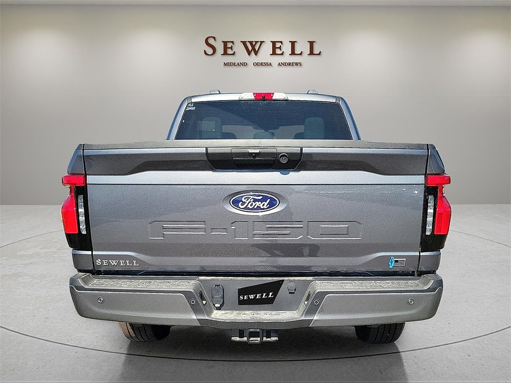 2025 Ford F-150 Lightning photo 4