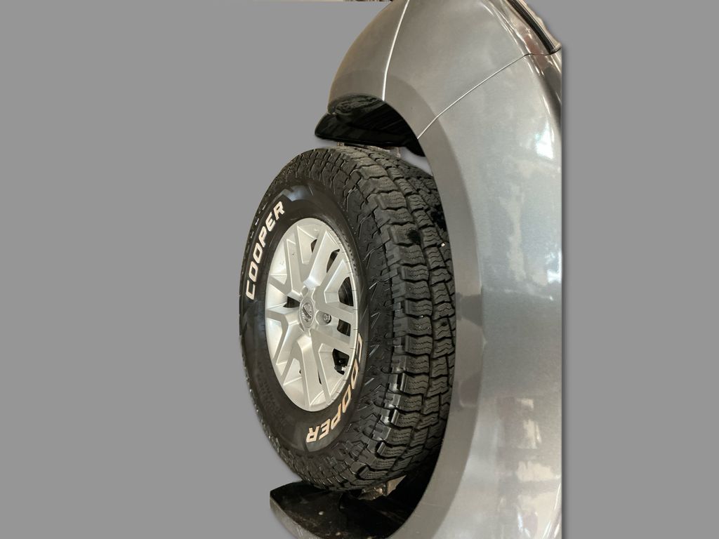 2019 Nissan Frontier SV photo 12