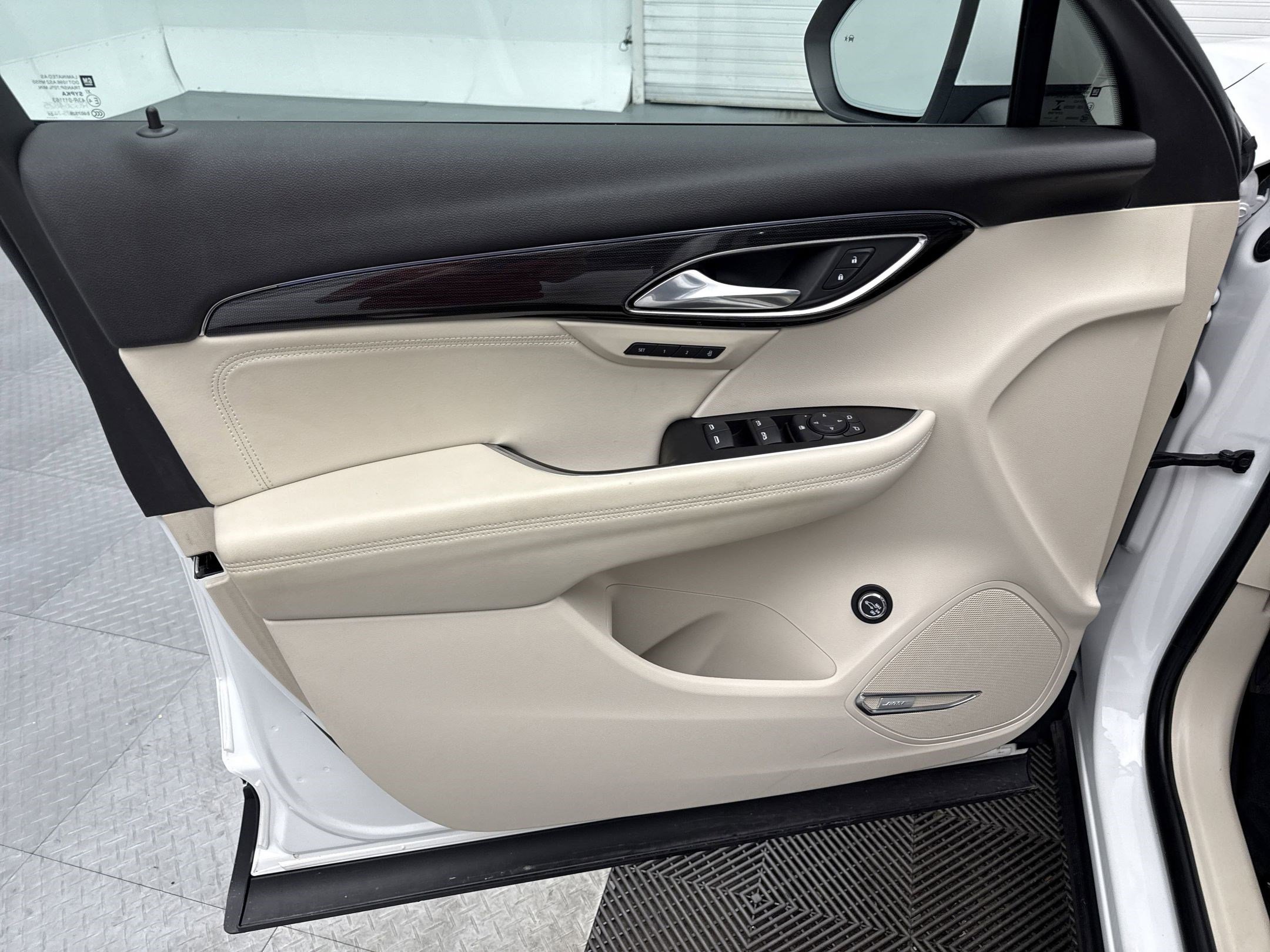 2022 Buick Envision Essence photo 13