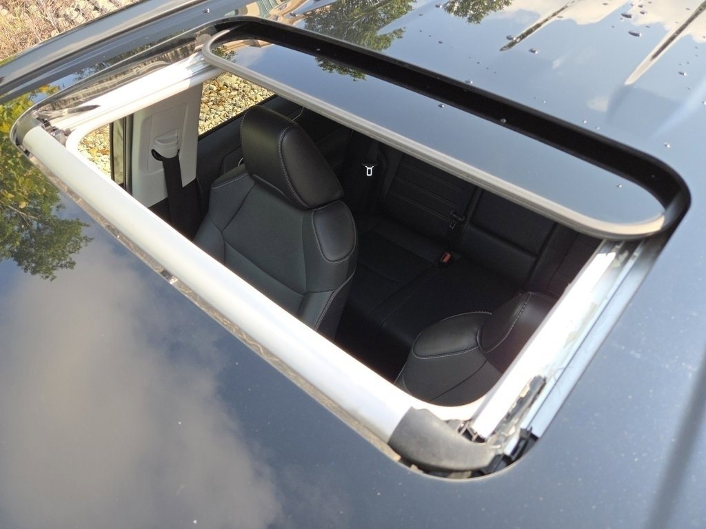 2022 Toyota RAV4 XLE Premium photo 4