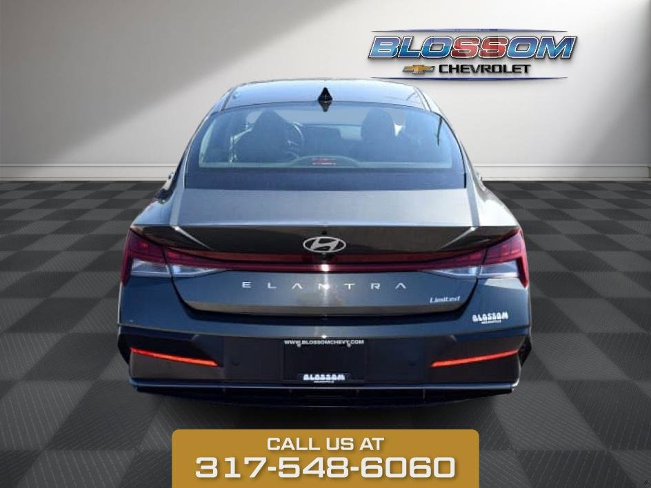 2024 Hyundai Elantra Limited photo 6