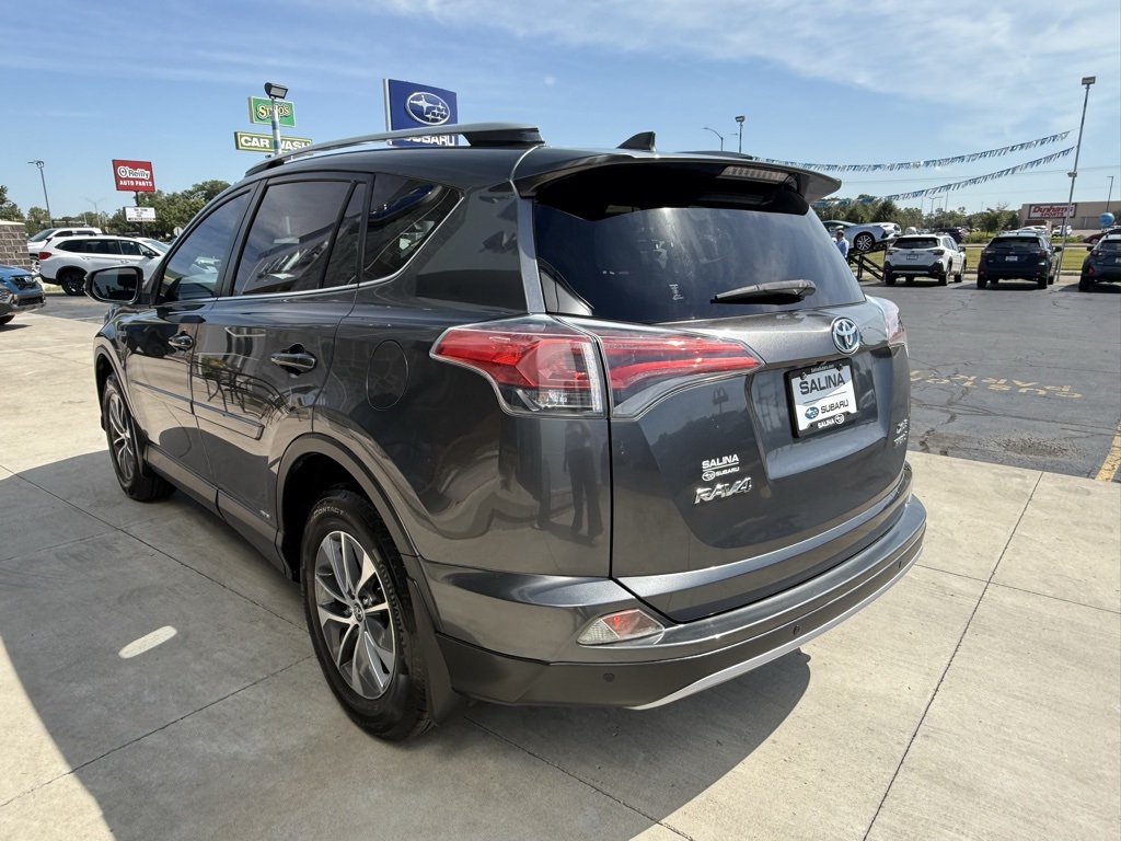 2017 Toyota RAV4 Hybrid XLE photo 3