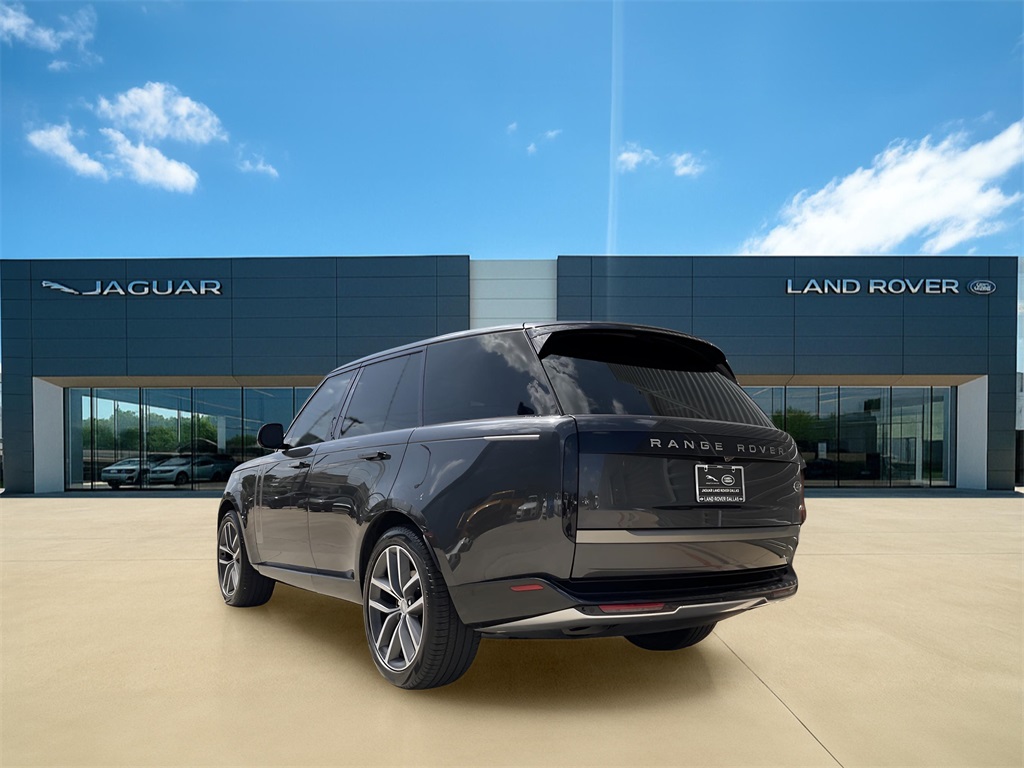 2023 Land Rover Range Rover SE photo 3