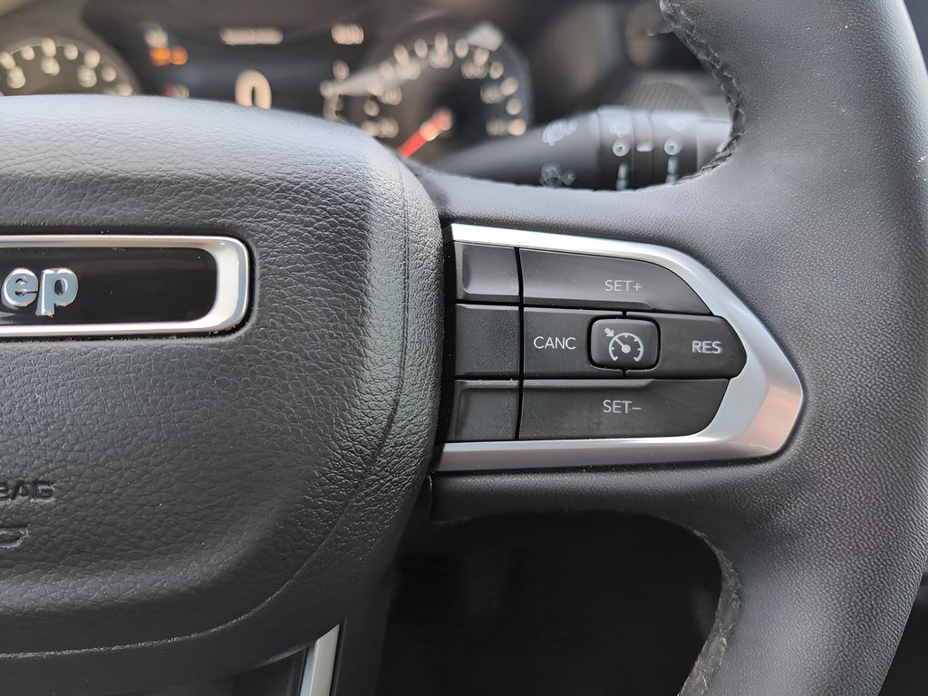2023 Jeep Compass Altitude photo 13
