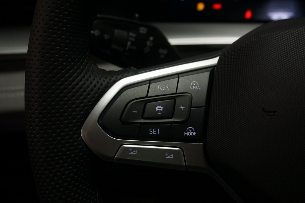 2025 Volkswagen Tiguan SE R-Line Black photo 21