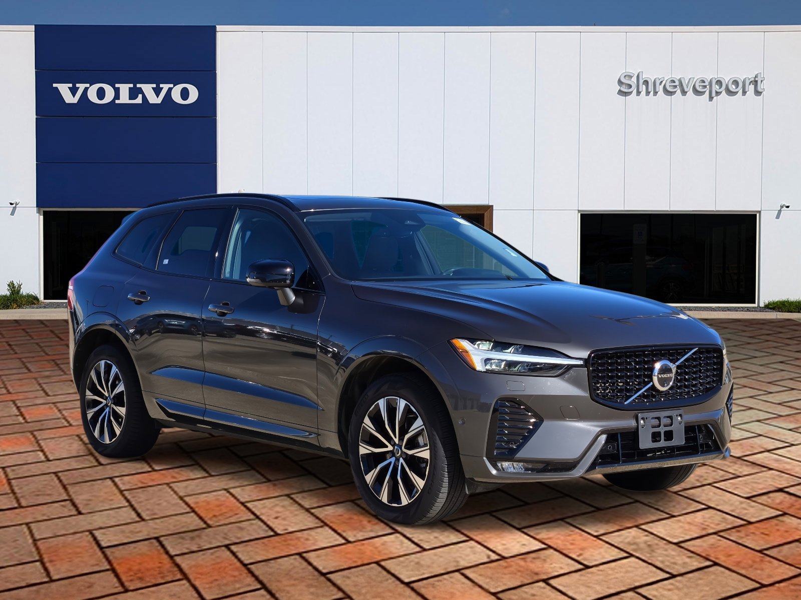 2025 Volvo XC60 B5 Plus photo 3