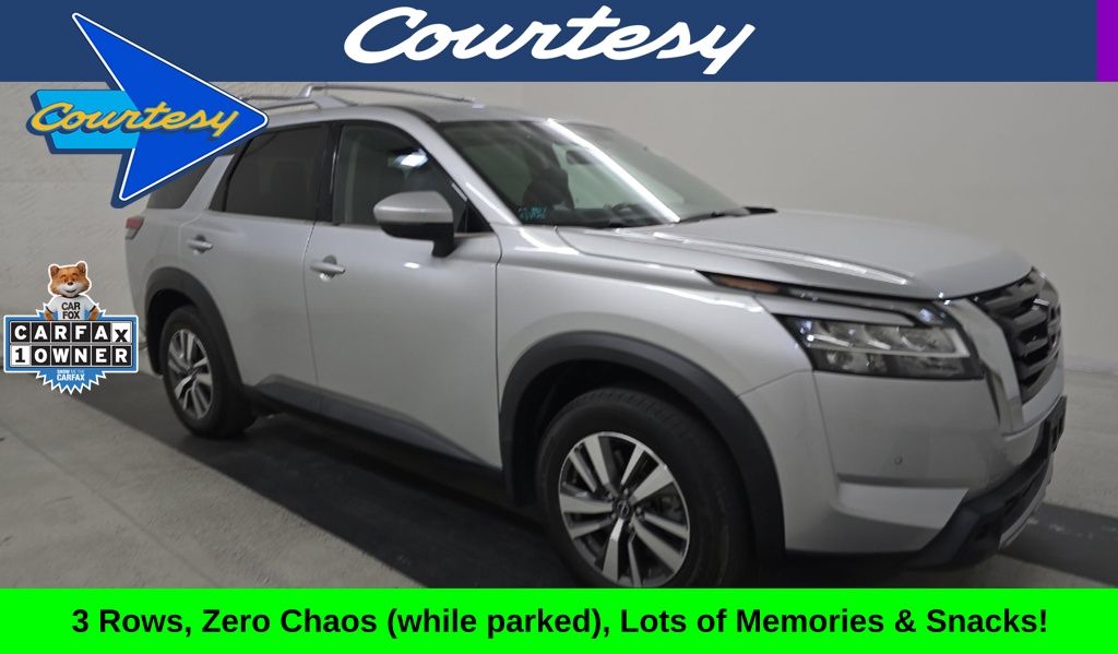 2024 Nissan Pathfinder SL's photo