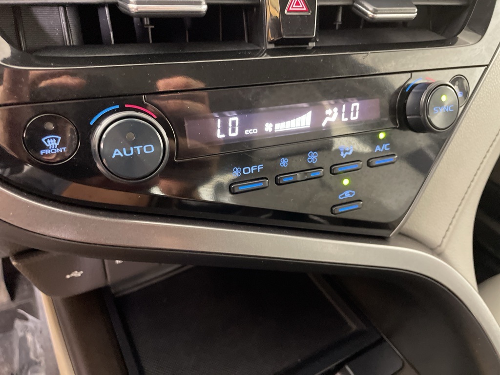 2023 Toyota Camry SE photo 23