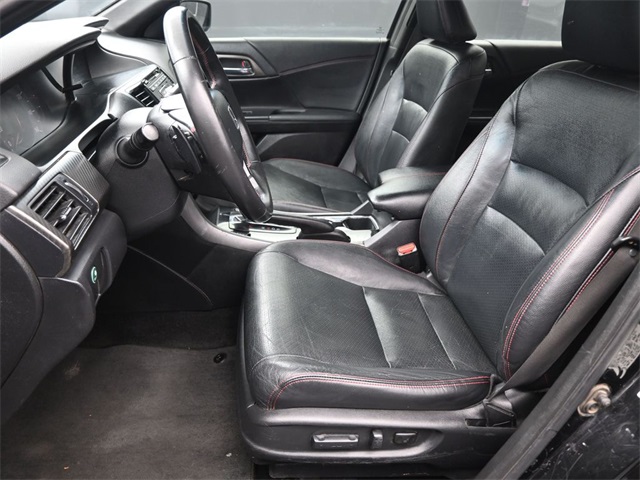 2017 Honda Accord Sport photo 2