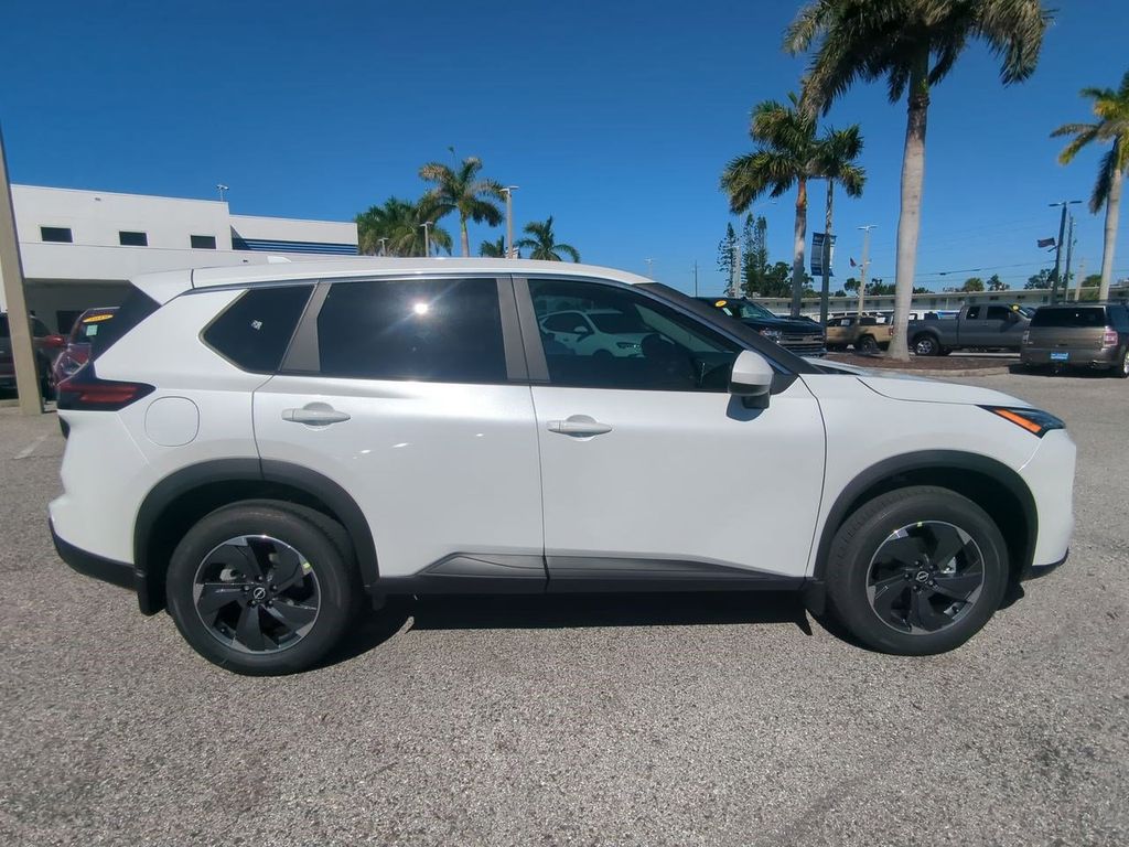 2026 Nissan Rogue SV photo 4