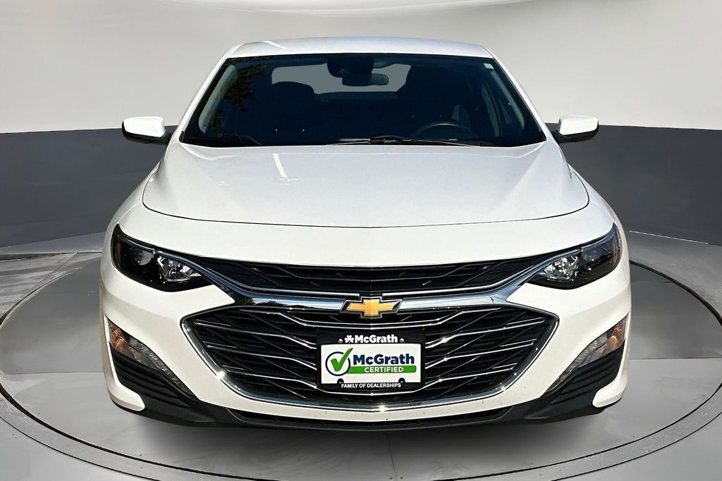 2024 Chevrolet Malibu 1LT photo 2