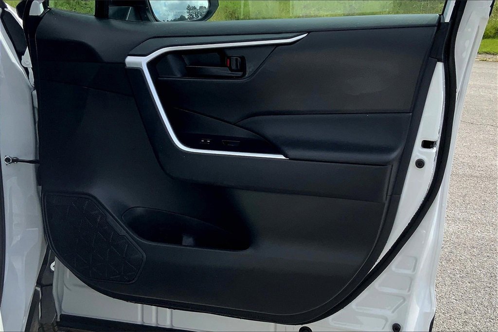 2025 Toyota RAV4 LE photo 22