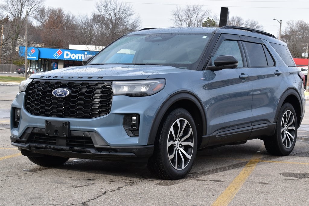 2025 Ford Explorer ST-LINE's photo