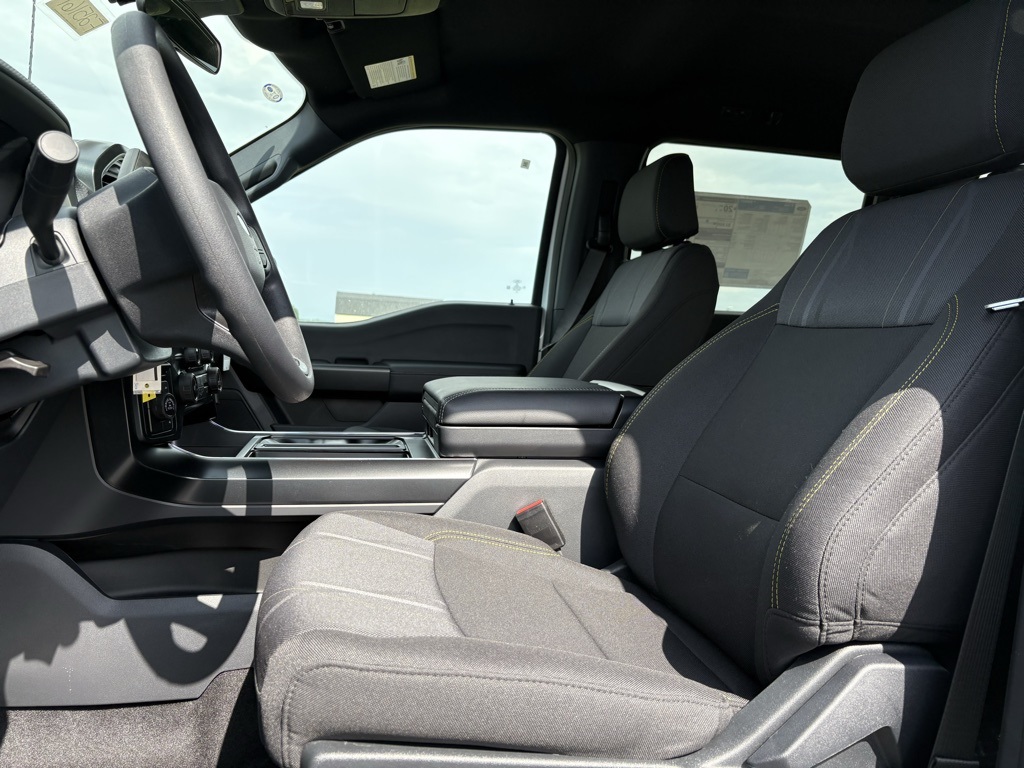 2025 Ford F-150 STX photo 17