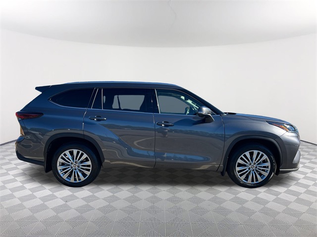 2024 Toyota Highlander Platinum photo 4
