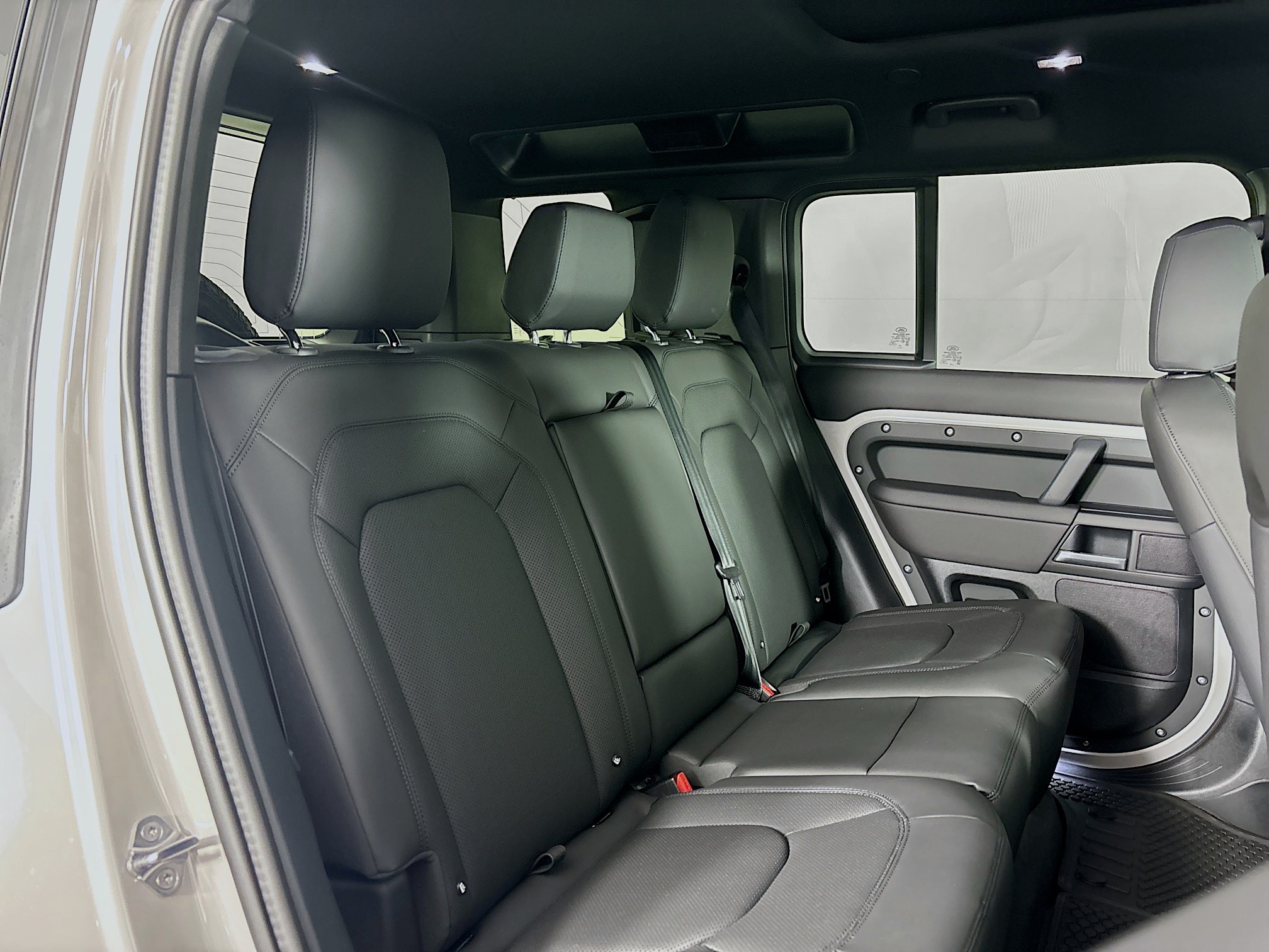 2026 Land Rover Defender 110 S photo 25