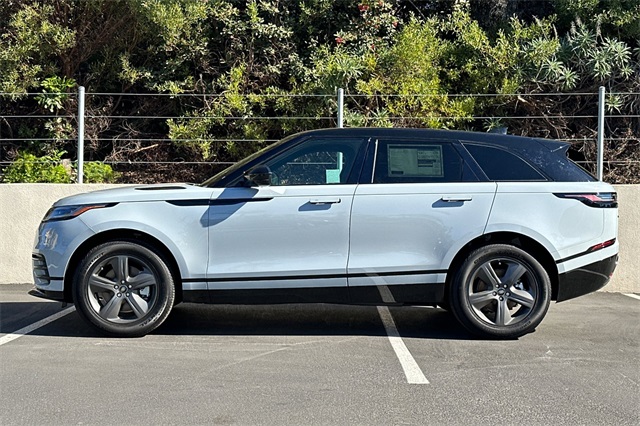 New 2025 Arroios Grey Land Rover Dynamic SE image 2