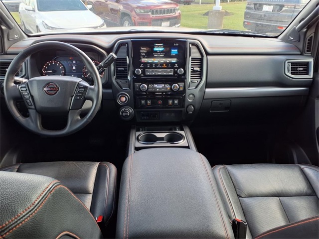 2023 Nissan Titan PRO-4X photo 3