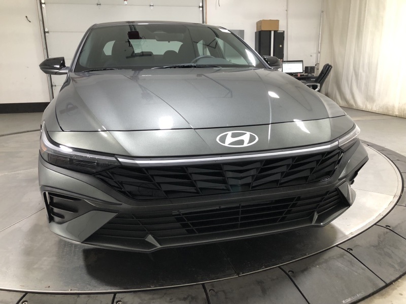 2025 Hyundai Elantra SEL Sport photo 2