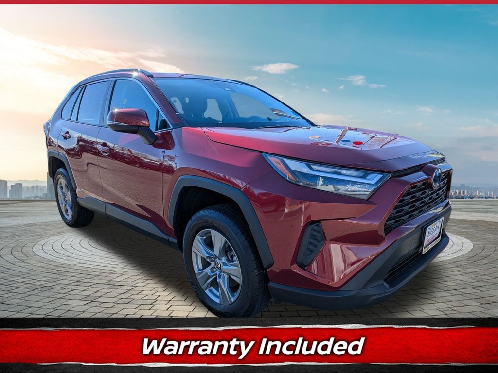2022 Toyota RAV4 XLE's photo