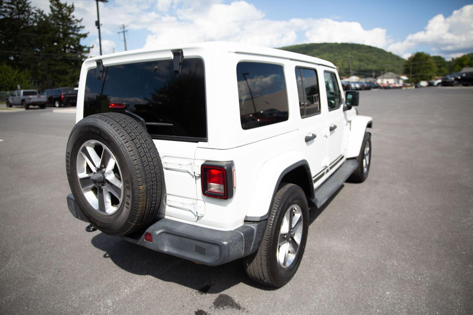 2020 Jeep Wrangler Unlimited Sahara photo 3